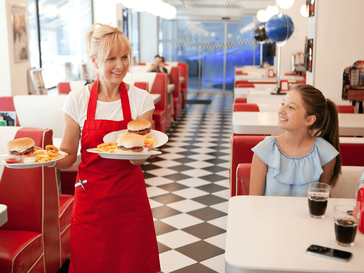 کاهش هزینه‌های جذب مشتری در رستوران | اسمارت ایکس